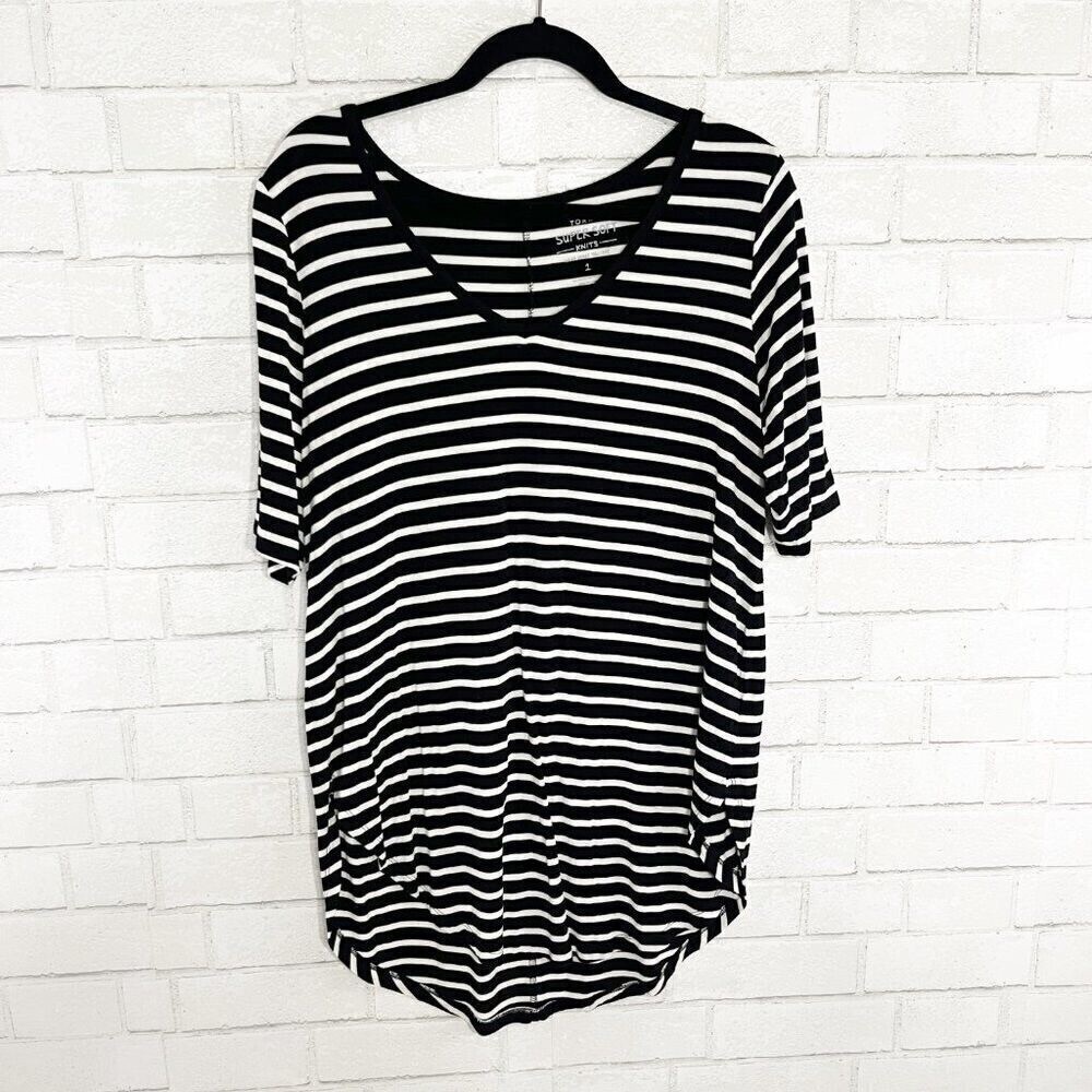 Torrid Black and White Oversized 3/4 Sleeve Tee size 1